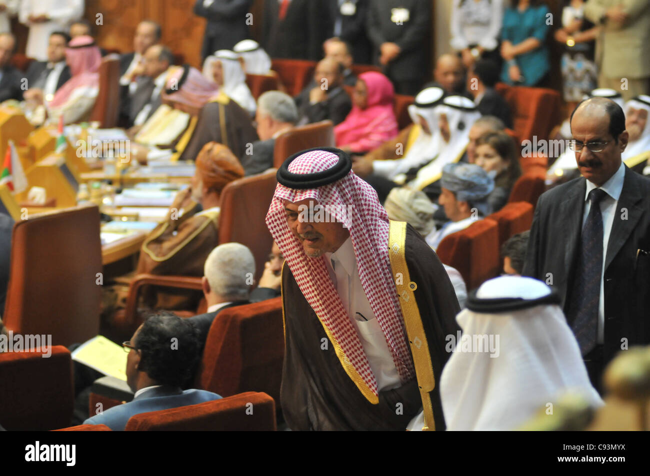 Ministro de Relaciones Exteriores saudita Saud Al Faisal en la reunión de la liga árabe hosting pm turco Erdogan, El Cairo. Foto de stock