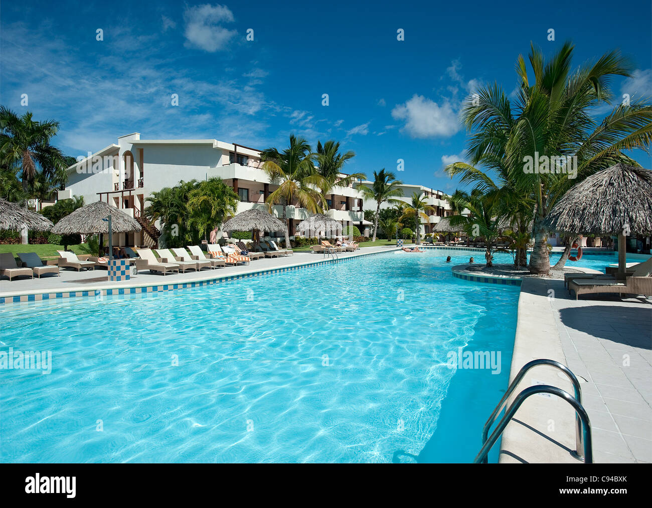 La piscina en el Hotel Catalonia Royal Bávaro, Punta Cana, República Dominicana Foto de stock