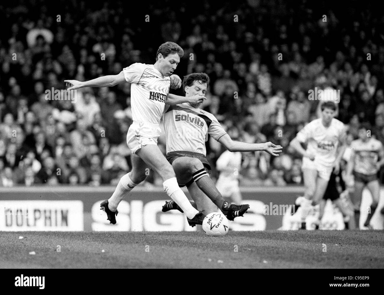 Tottenham Hotspur v Watford 11/4/87 Clive Allen y Steve Sims FA Cup 1987 Semi-final Foto de stock