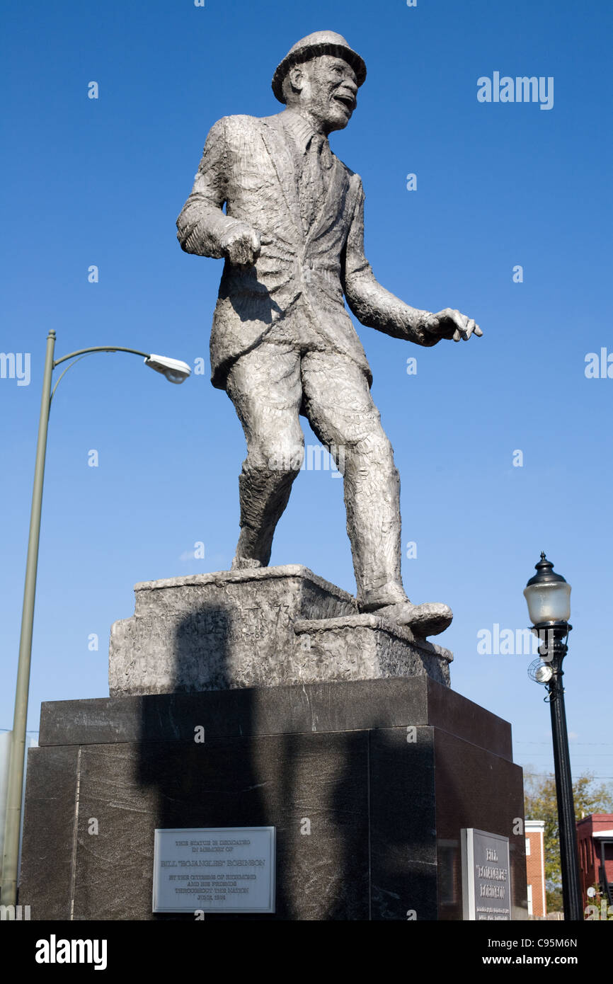 La estatua, construida el año 1973, dedicado al bailarín Bill "Bojangles" Robinson, Jackson Ward, Richmond, Virginia Foto de stock