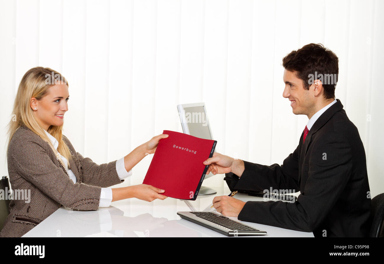 Aplicación e introducción a la contratación manager en la oficina Foto de stock