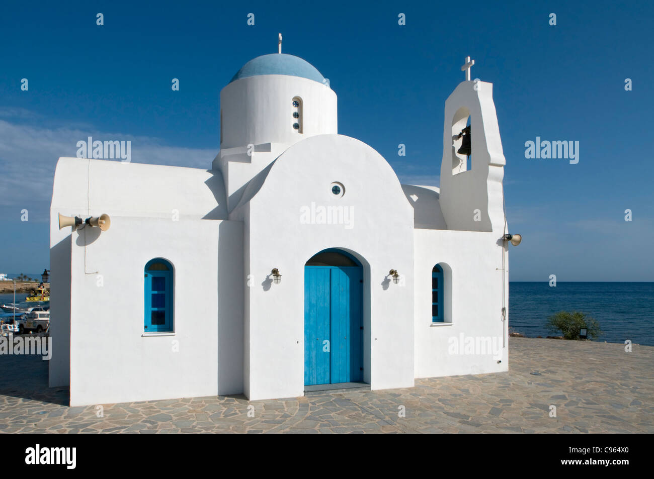 Iglesia en Puerto de Protaras, Chipre Foto de stock