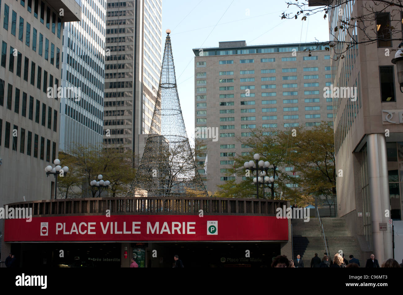 La plaza Ville Marie entrada al aparcamiento interior, Downtown, Montreal, Quebec, Canadá Foto de stock