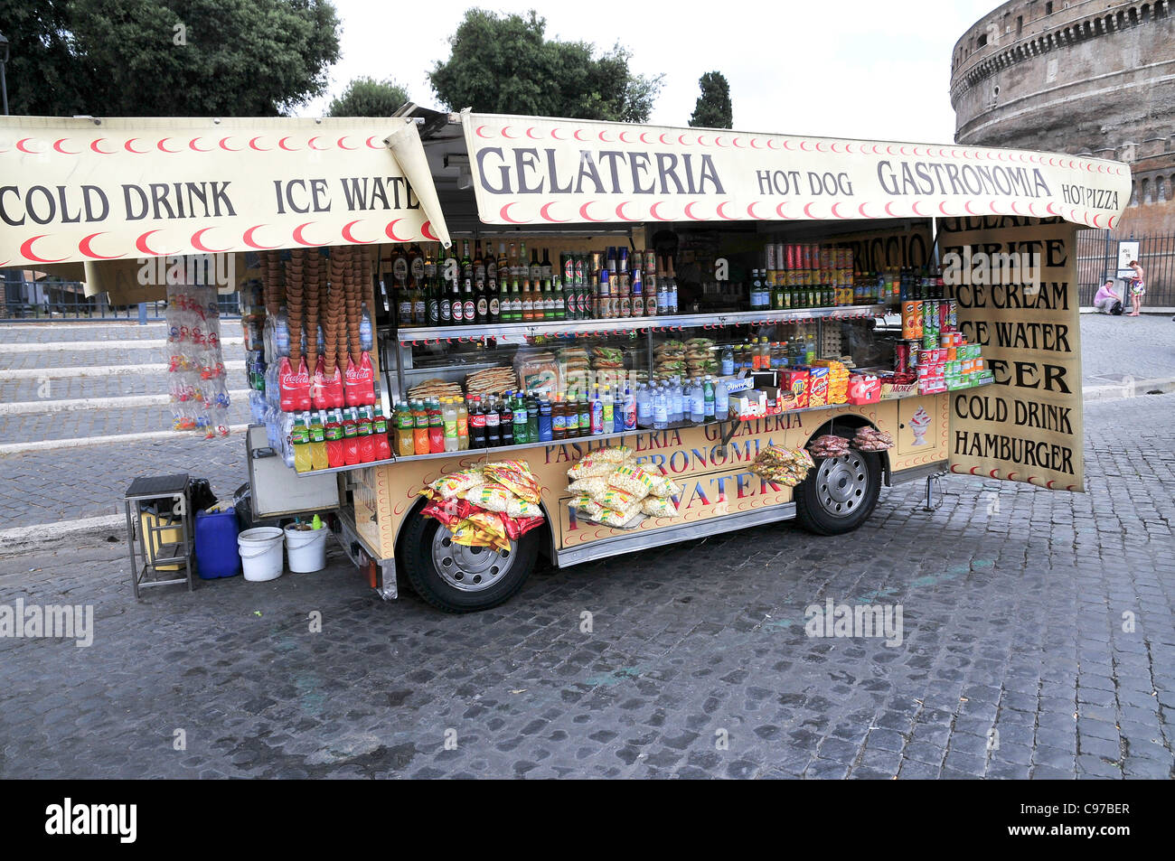 Roma, Italia quiosco Móvil de Alimentos Fotografía de stock - Alamy