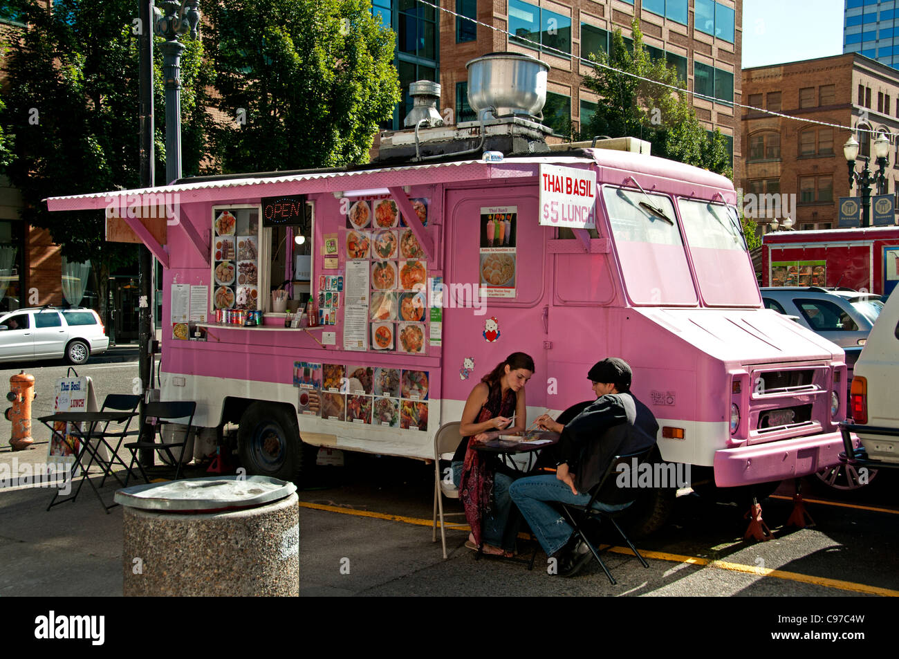 Portland vendedor de comida tailandesa carrito almuerzo munch Oregon Foto de stock
