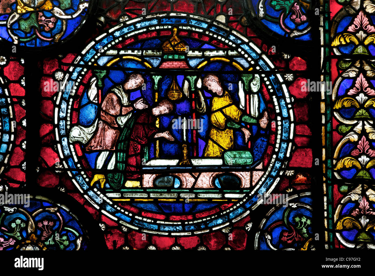Los peregrinos culto en un santuario de Santo Tomás Becket, ambulatorio del Sur, s.IV., la capilla de la Trinidad, la Catedral de Canterbury Foto de stock