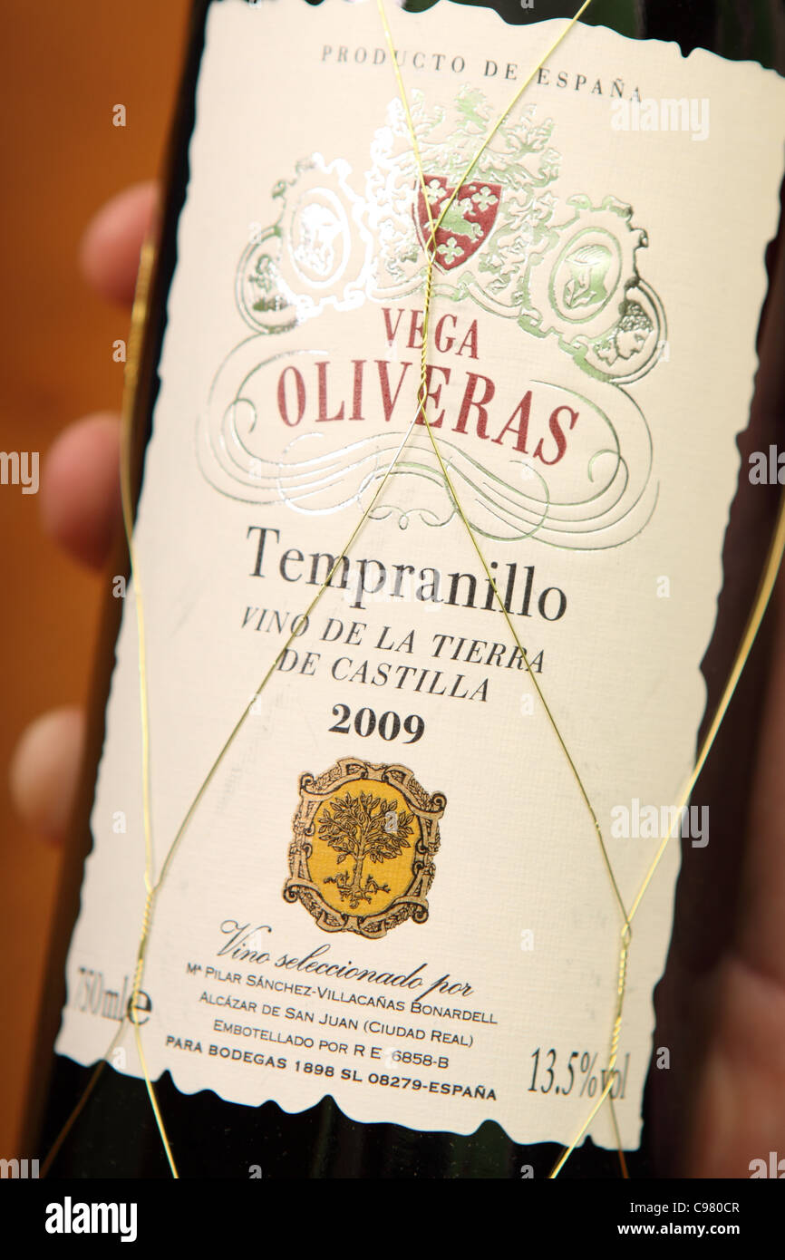 Vega Oliveras Tempranillo vino tinto botella desde la región de La Mancha de España Foto de stock