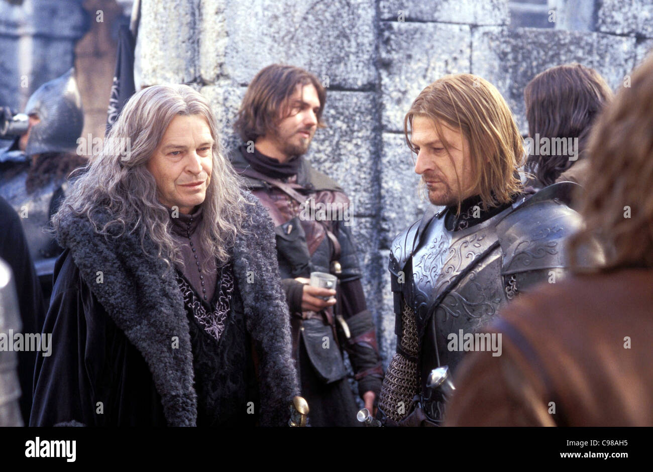 El Señor de los Anillos Las Dos Torres Año 2002 USA director Peter Jackson  John Noble, Sean Bean basada en la trilogía de Tolkien Fotografía de stock  - Alamy