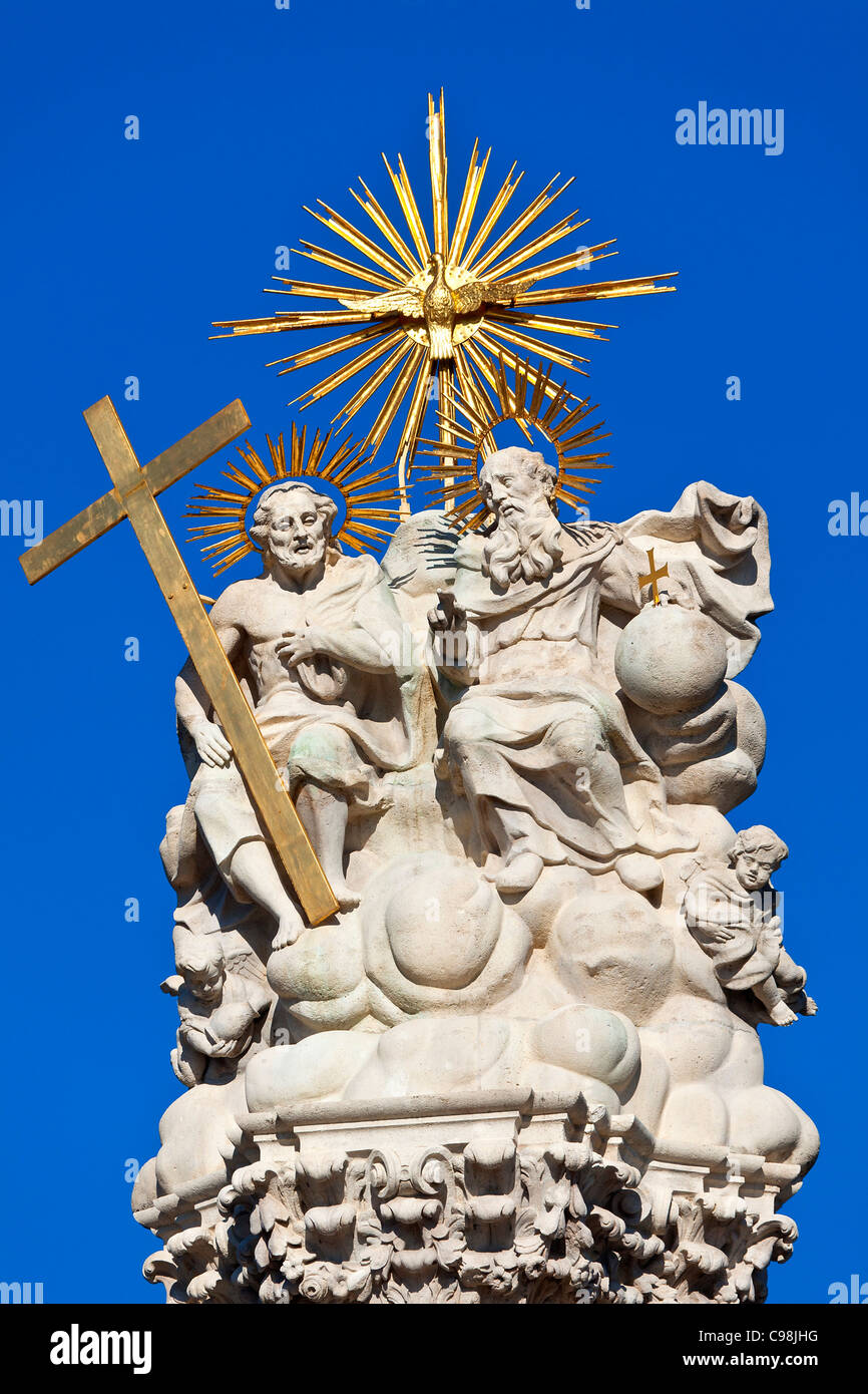 Budapest, Detalle de la columna de la Santísima Trinidad Situado en Trinity Square Foto de stock