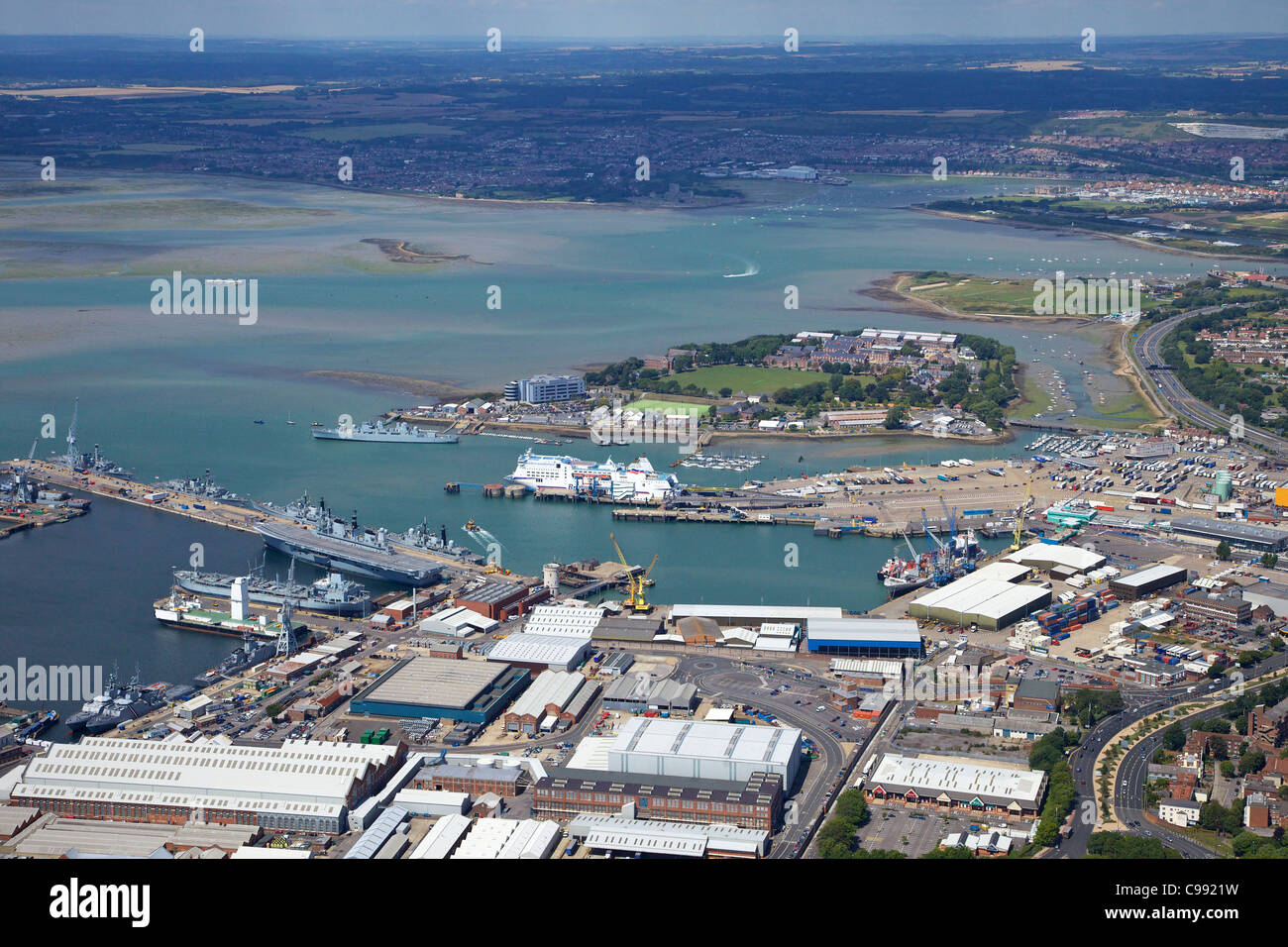 Foto aérea de HMNB Portsmouth, Solent, South Coast, Hampshire, Inglaterra, Reino Unido, Reino Unido, GB, Gran Bretaña, Islas Británicas, Foto de stock