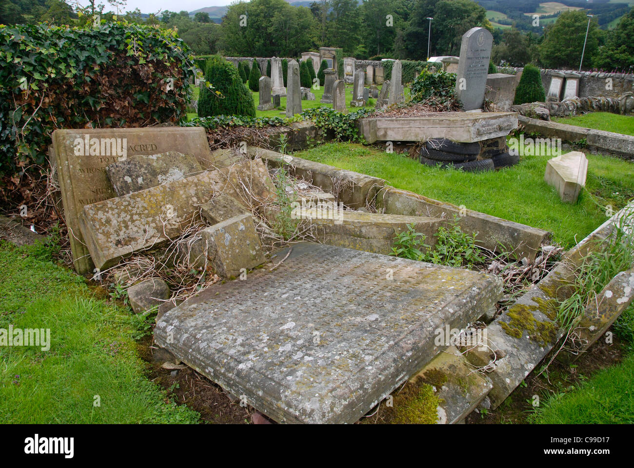 El antiguo cementerio parroquial también al sitio de la 'o' Kirk del Bosque", donde William Bruce fue nombrado Guardián de Escocia. Foto de stock