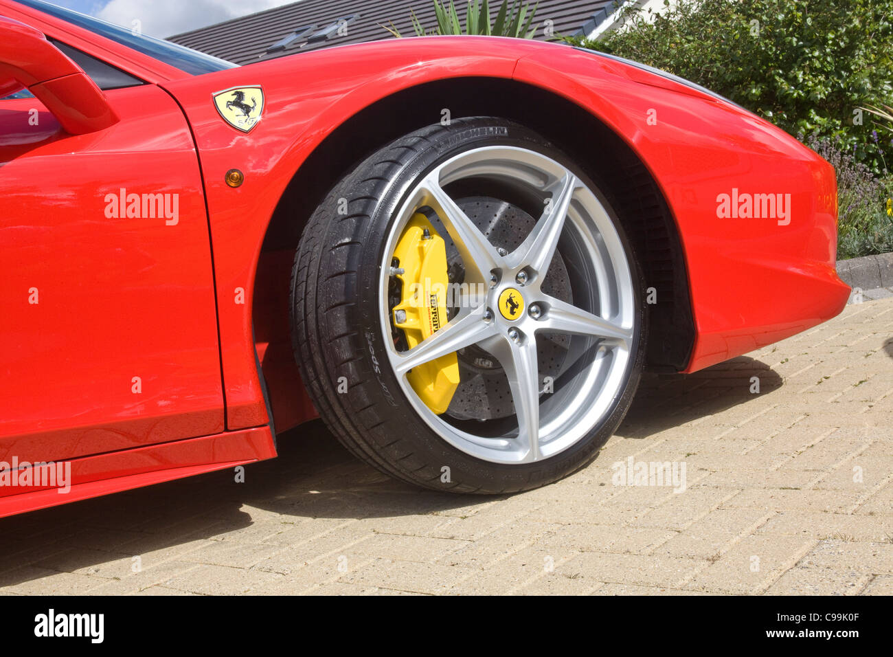 Ferrari brake caliper fotografías e imágenes de alta resolución - Alamy