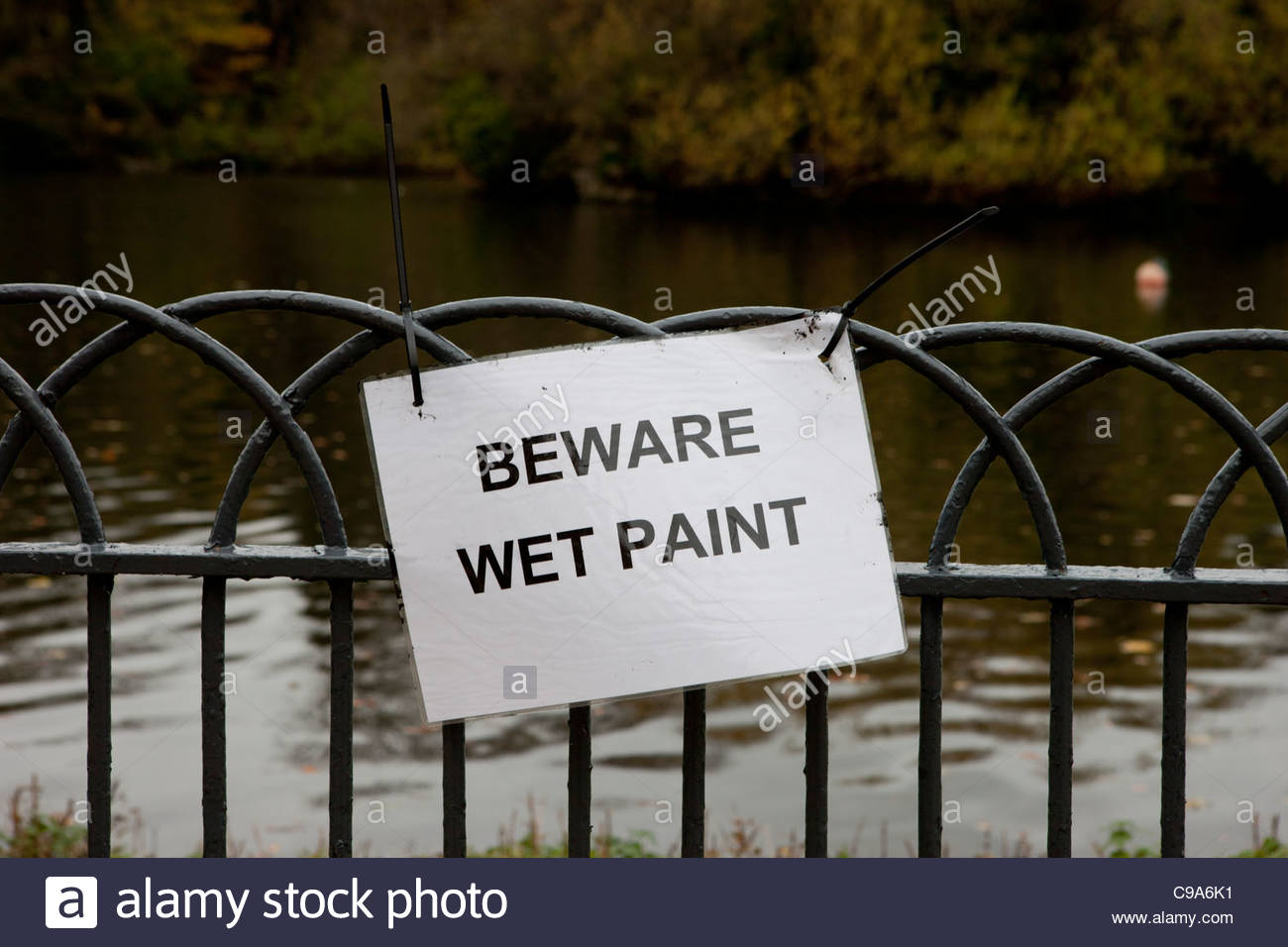Muestra Mojada Del Símbolo De La Pintura De La Precaución, Ejemplo Del  Vector, Aislado En La Etiqueta Blanca Del Fondo EPS10 Ilustración del  Vector - Ilustración de pintura, ejemplo: 154128700