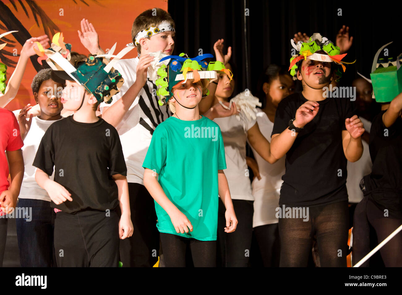 Los estudiantes realizar teatral en St Georges School Cape Town South Africa Foto de stock