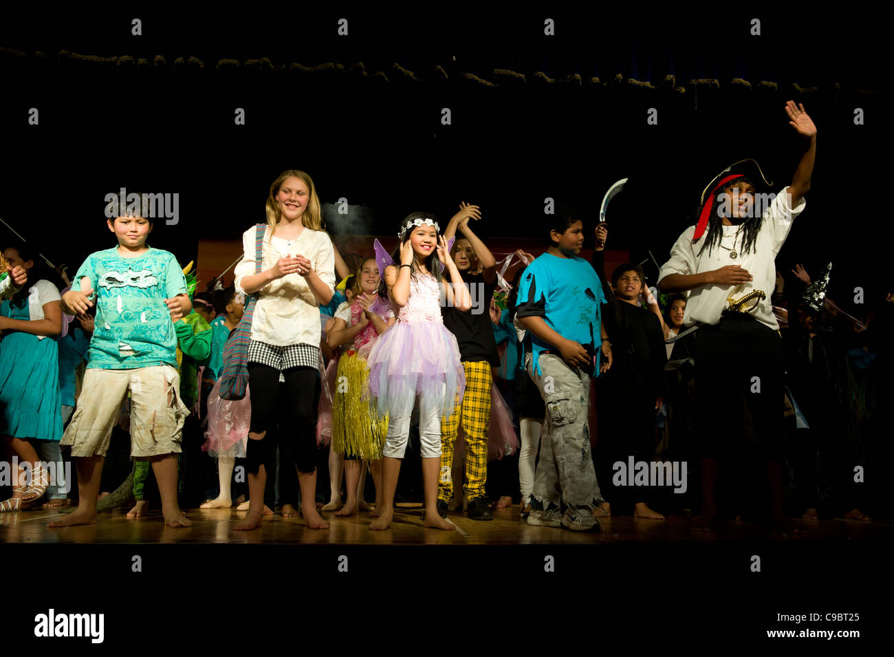 Los estudiantes realizar teatral en St Georges School Cape Town South Africa Foto de stock