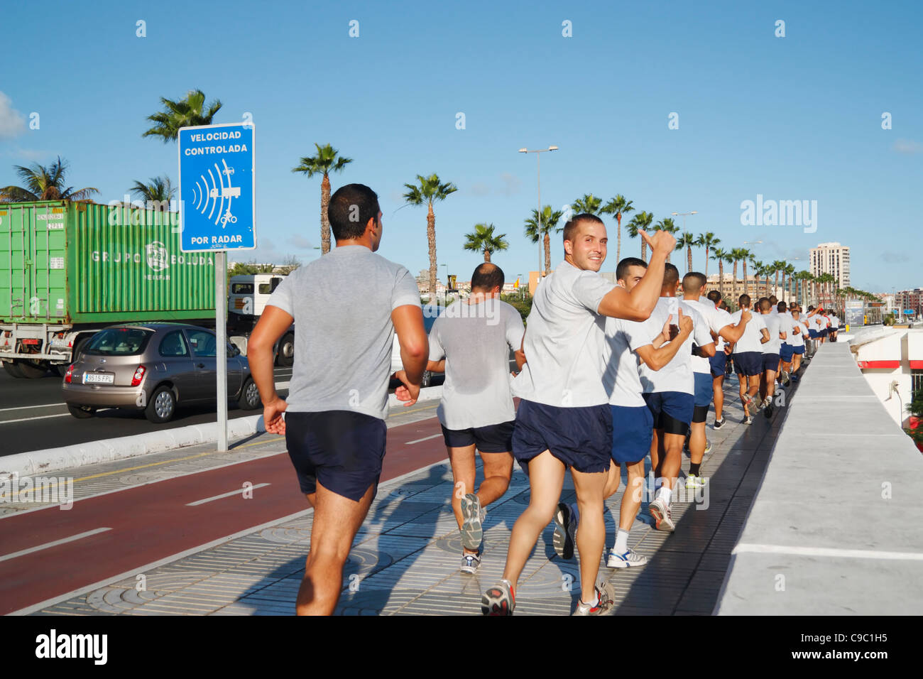 Soldados españoles en correr por la mañana, en Las Palmas de Gran Canaria  Fotografía de stock - Alamy