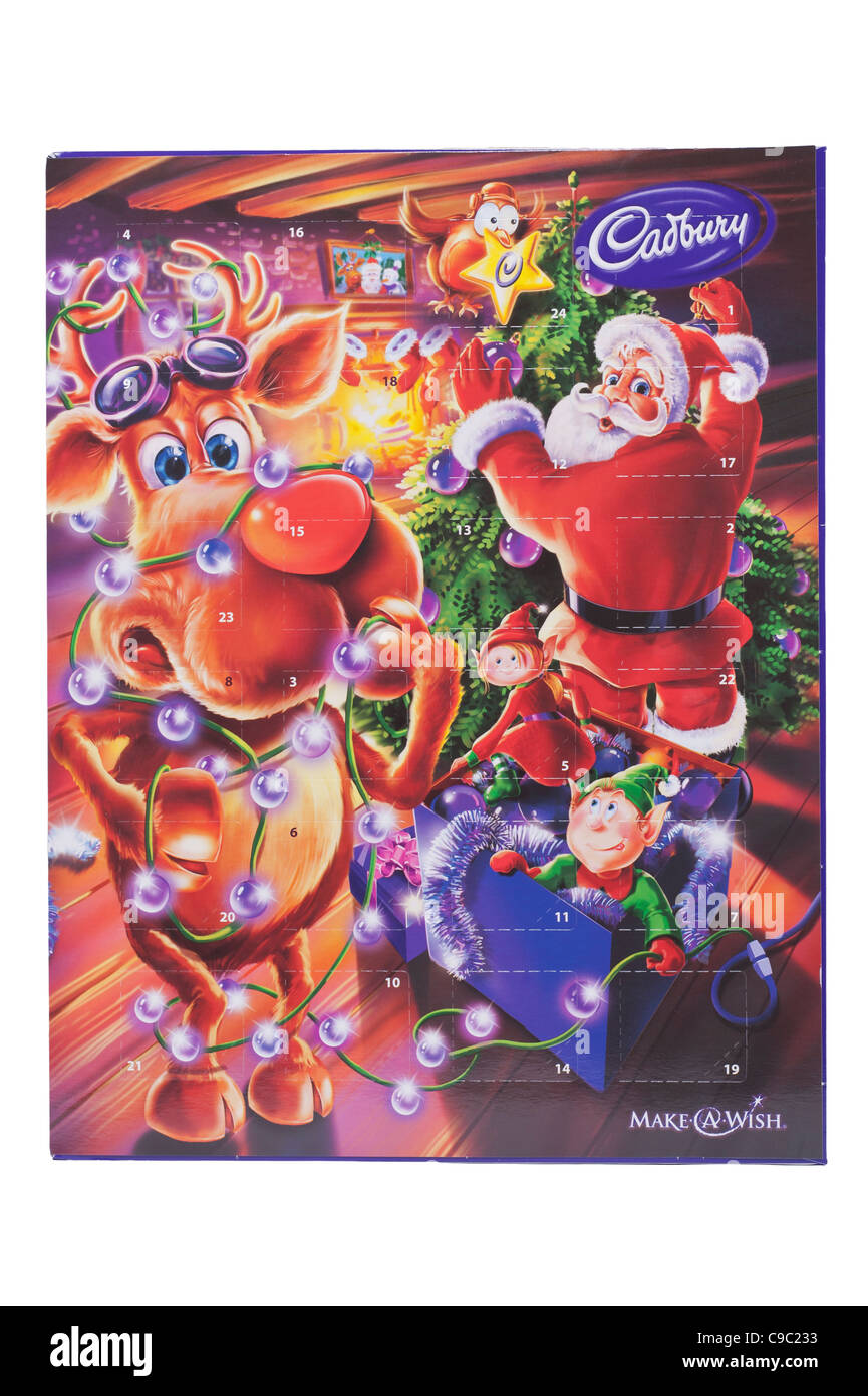 Un calendario de Adviento con chocolate por Cadbury sobre un fondo blanco. Foto de stock