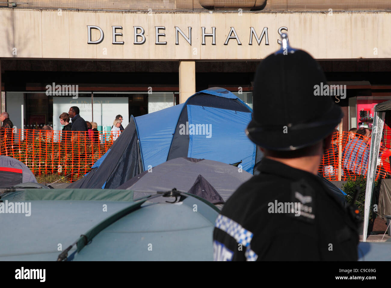 La ocupan Notts anti-capitalismo campamento de protesta en la Plaza del Mercado Viejo, Nottingham, Inglaterra, Reino Unido. Foto de stock