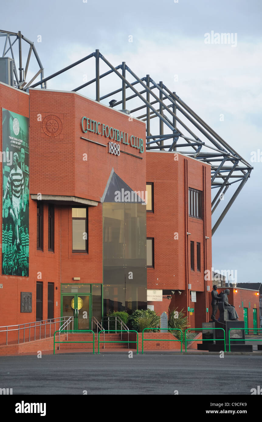 El estadio del club de fútbol del Celtic stand principal entrada Foto de stock