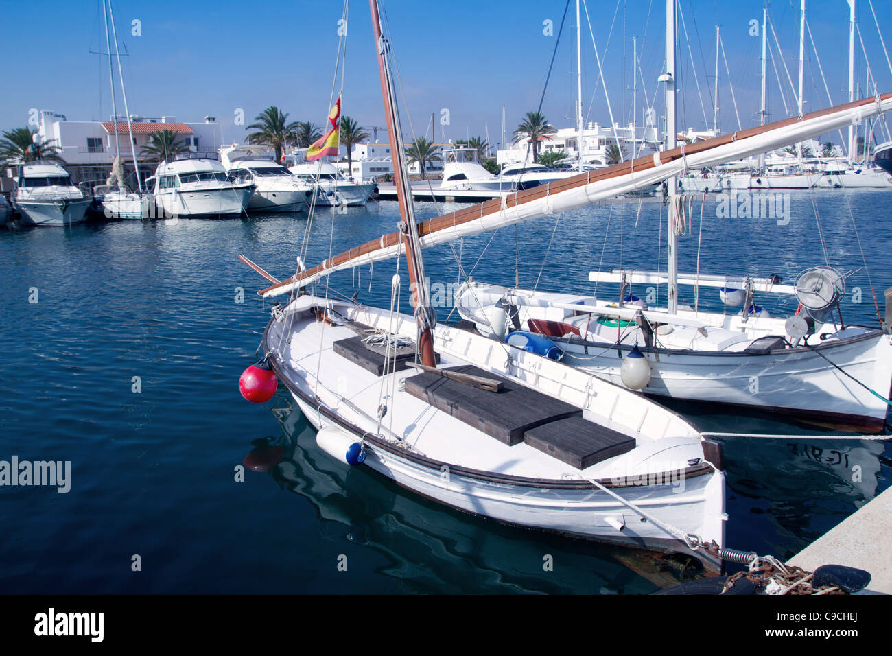 Latin sail llaut boat traditional fotografías e imágenes de alta resolución  - Alamy
