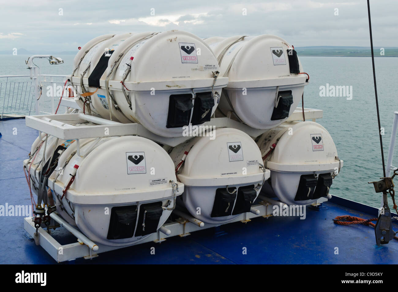Las salvavidas inflables a de buque Fotografía de stock - Alamy