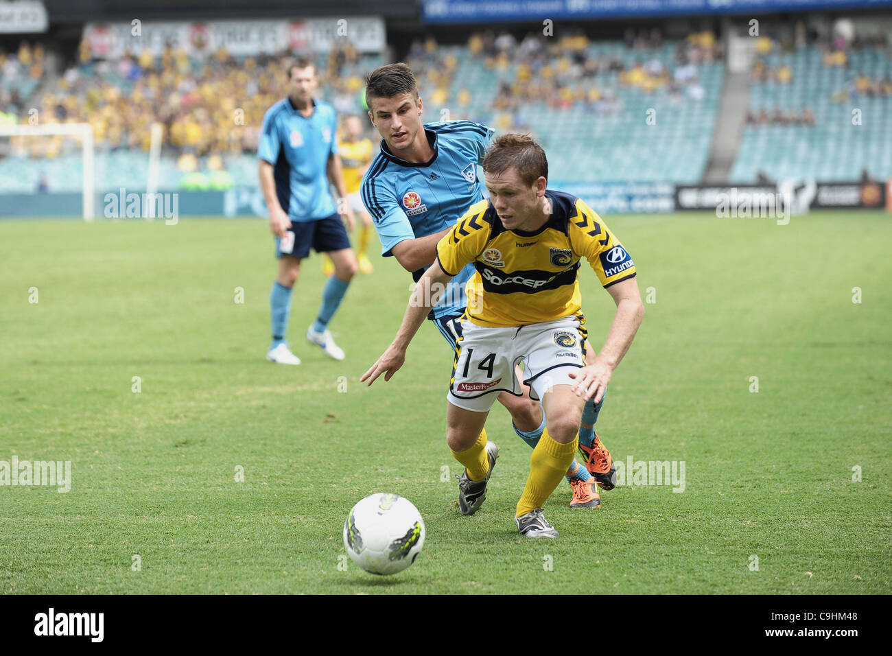 08.01.2012 Sydney, Australia.Central Coast Mariners centrocampista Michael McGlinchey en acción durante el partido de Liga entre Sydney Central Coast Mariners FC y jugado en el Estadio de Fútbol de Sydney. Foto de stock