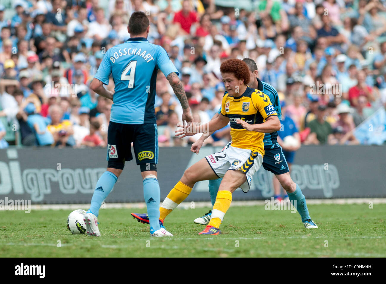 08.01.2012 Sydney, Australia.Central Coast Mariners mediocampista Mustafa Amini en acción durante el partido de Liga entre Sydney Central Coast Mariners FC y jugado en el Estadio de Fútbol de Sydney. Foto de stock