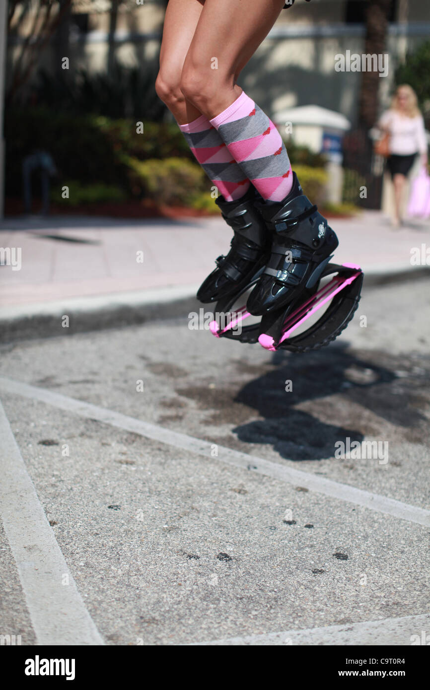 Kangoo jumps fotografías e imágenes de alta resolución - Alamy