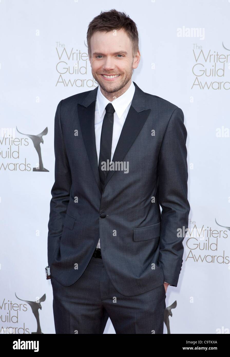 Joel McHale en la asistencia para la 64ª Anual de 2012 Writers Guild of America WGA Awards, Hollywood Palladium, Los Angeles, CA, 19 de febrero de 2012. Foto por: Emiley Schweich/Everett Collection Foto de stock