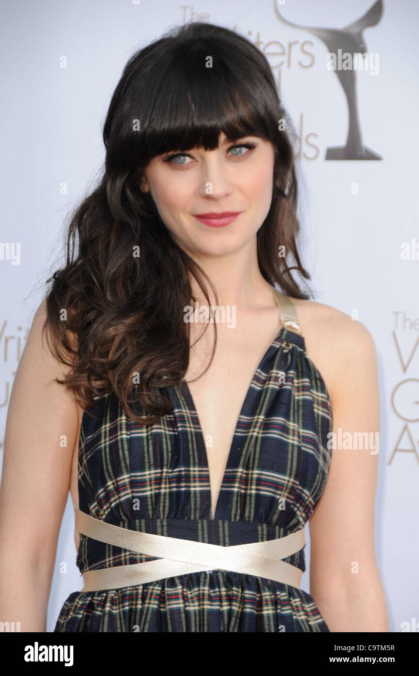 Zooey Deschanel en la asistencia para la 64ª Anual de 2012 Writers Guild of America WGA Awards, Hollywood Palladium, Los Angeles, CA, 19 de febrero de 2012. Foto por: Dee Cercone/Everett Collection Foto de stock