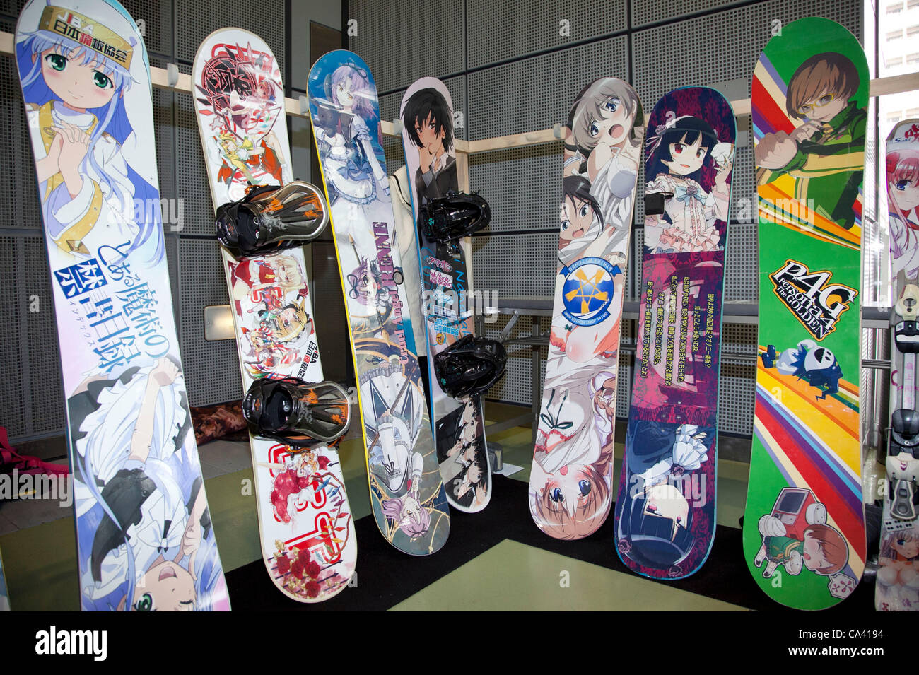 El 2 de junio de 2012, en Tokio, Japón - Anime tablas de snow board,  exposición en el Ministerio de Educación Cultura Festival 2012. El Anime y  Cosplay exposición 'Moe Festival Cultural
