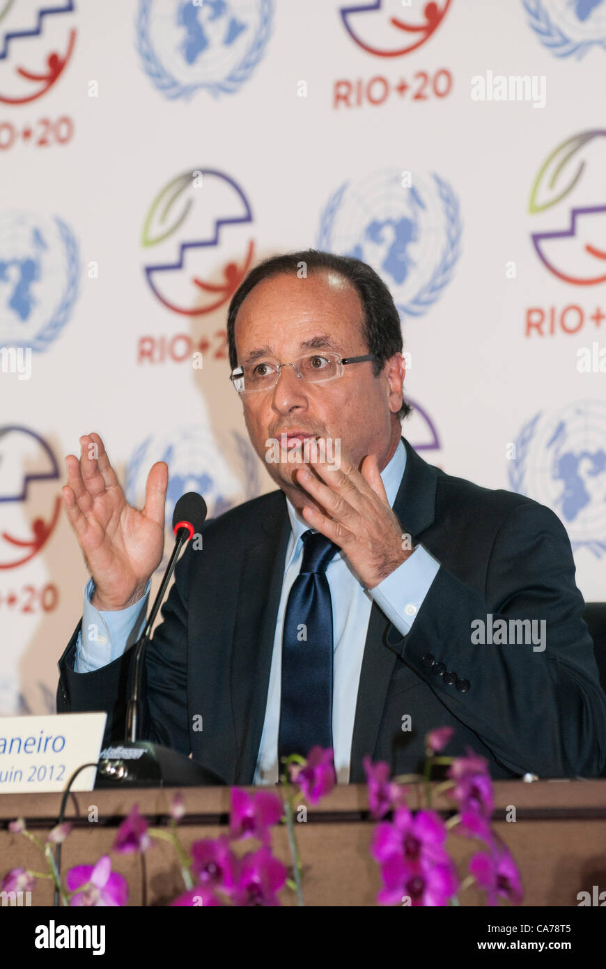 El presidente francés François Hollande da una conferencia de prensa en la Conferencia de las Naciones Unidas sobre Desarrollo Sostenible (Río+20), Río de Janeiro, Brasil, 20 de junio de 2012. Foto © Sue Cunningham. Foto de stock