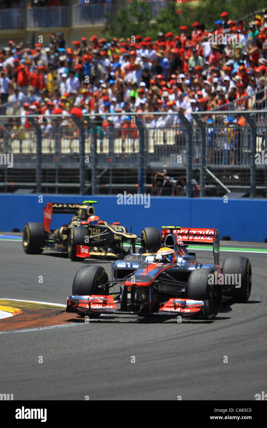 Gran Premio de Europa de Fórmula Uno - F1 - Valencia, España - 24/06/2012 -  Domingo, carrera, Lewis Hamilton, McLaren, seguido por Kimi Raikkonen,  Lotus Fotografía de stock - Alamy