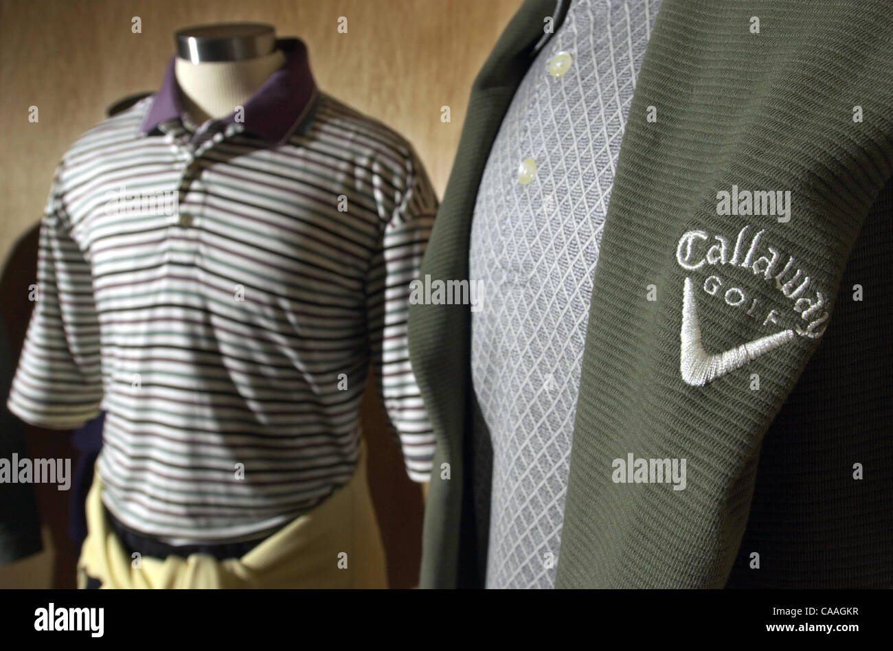 Publicada 29/03/2003; C-1:1,2,6,7) SLashworth202736x002/Mar 27---Estos son  un par de ejemplos de la colección de Ashworth línea de ropa Callaway.  Ashworth hace camisas del golf, y tiene un acuerdo de licencia con Callaway.