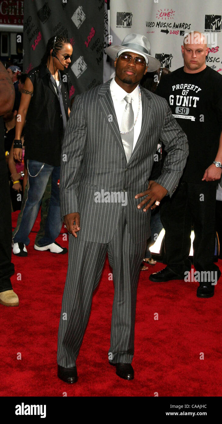El rapero 50 Cent @ las llegadas para el 2003 MTV Video Music Awards @ Radio  City Music Hall Fotografía de stock - Alamy