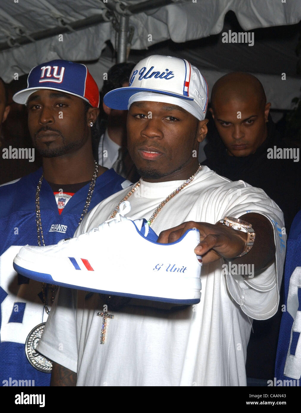 vacío talento fenómeno Nov 04, 2003; Nueva York, NY, EUA; el rapero 50 Cent en el lanzamiento de  "Respuesta 7' y G6 calzado alojados por 50 céntimos y Reebok en Capitale  Fotografía de stock - Alamy