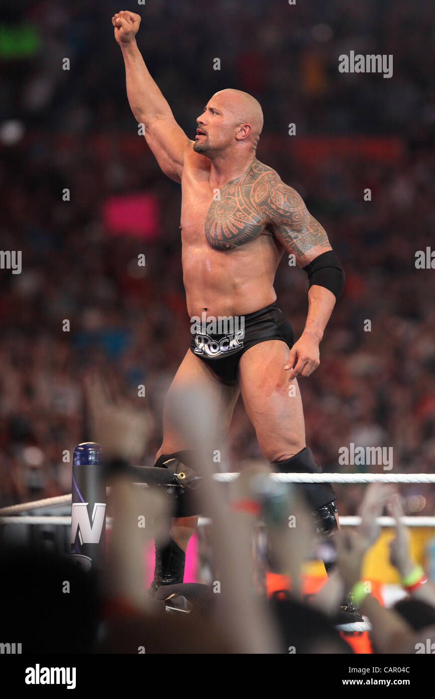 Dwayne "la roca" Johnson vence a John Cena en Wrestlemania 28 ...