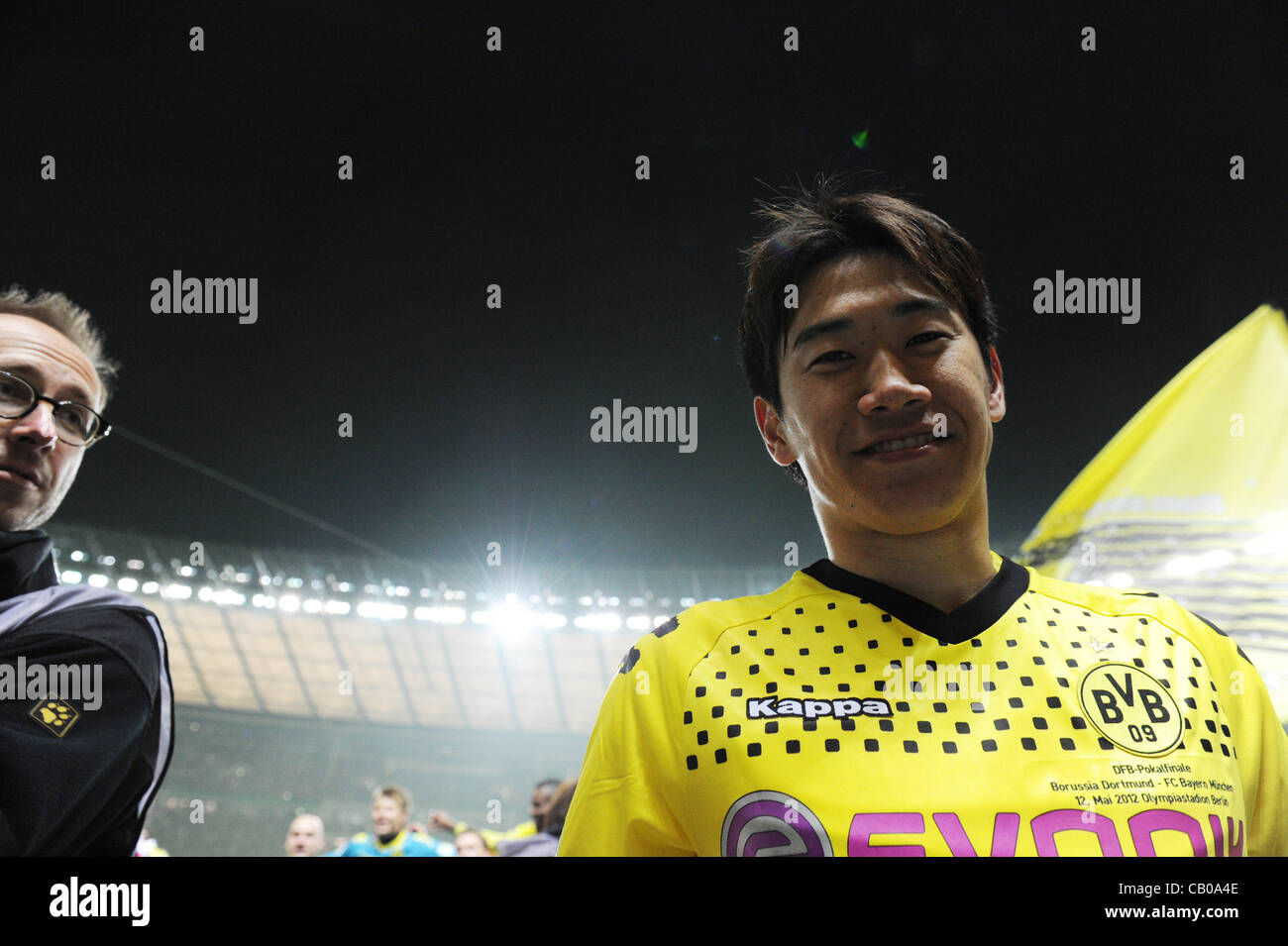 Shinji Kagawa (Dortmund), Mayo 12, 2012 - Fútbol / Soccer : Shinji Kagawa del Borussia Dortmund celebra tras ganar la DFB Pokal último partido entre Borussia Dortmund 5-2 Bayern München en el Olympiastadion de Berlín, Alemania. (Foto por FAR EAST PRESS/AFLO) Foto de stock
