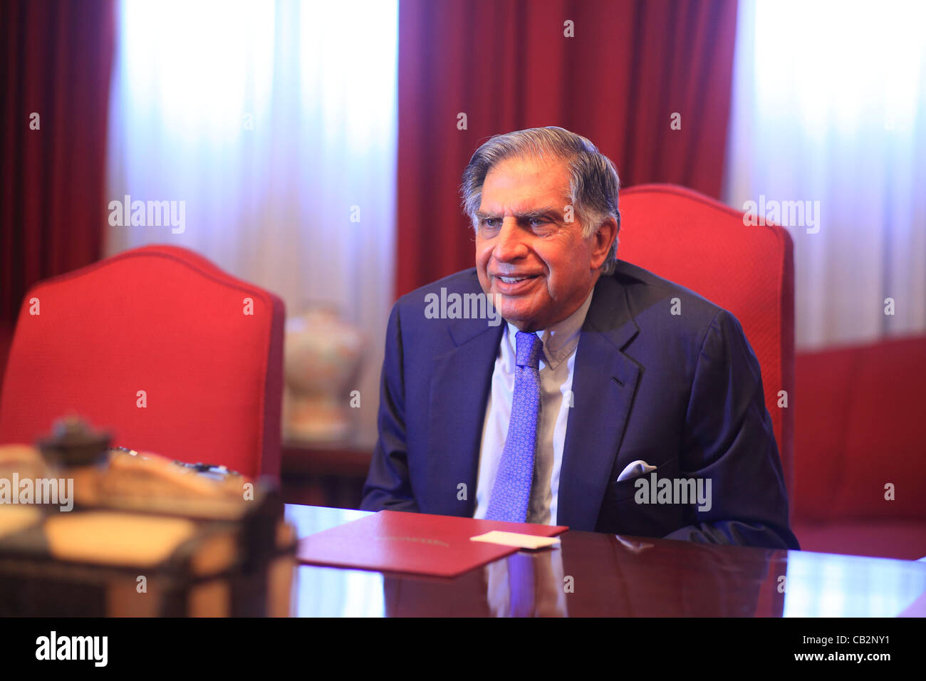 Mayo16,2012 - Mumbai, India : Retrato de Rata industrial indio Tata, Presidente de Tata empire en la Bombay House, el Tata grupos sede en Mumbai. (Subhash Sharma) Foto de stock