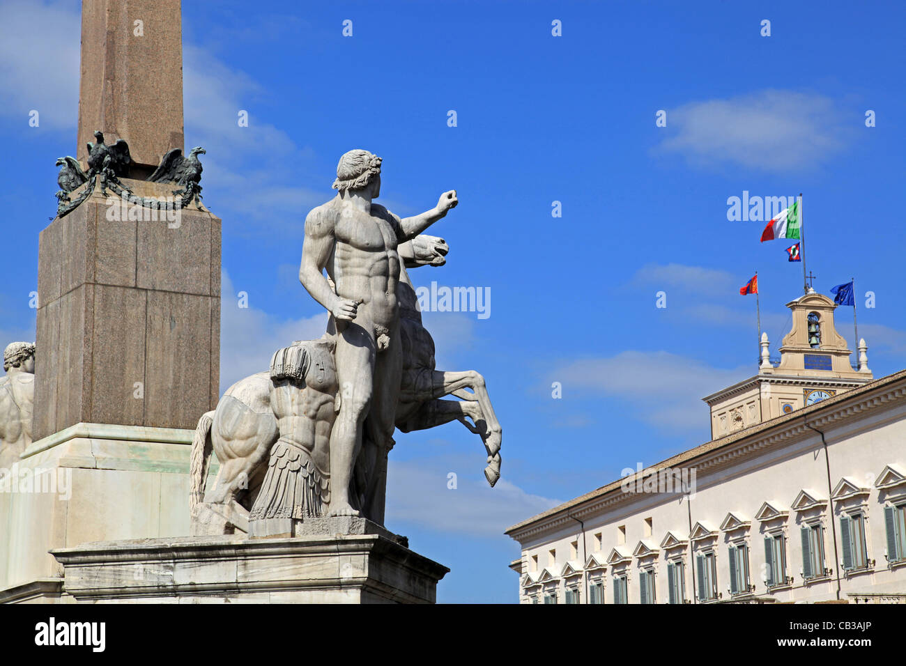 Estatua de Castor o Pólux, Palacio Quirinal, la residencia presidencial, Roma Foto de stock