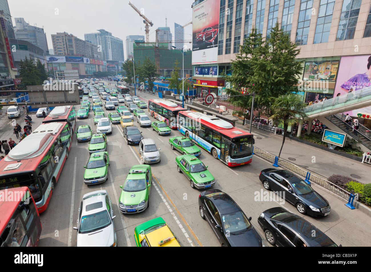 Atasco de tráfico la congestión en el centro de Chengdu, provincia de Sichuan, China, República Popular de China, Asia Foto de stock