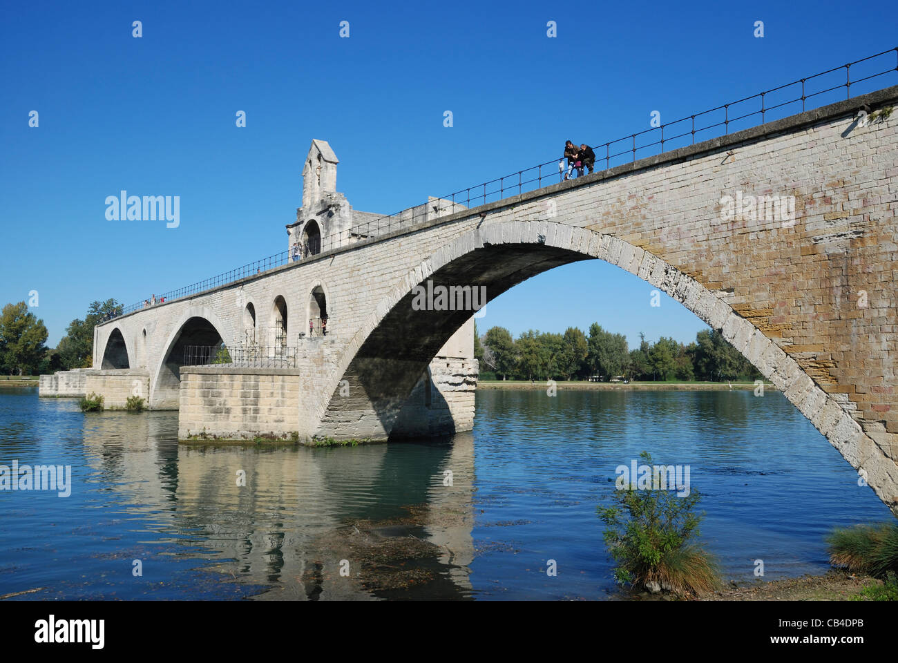 Le Pont d'Avignon (Puente de Aviñón), también conocido como el puente