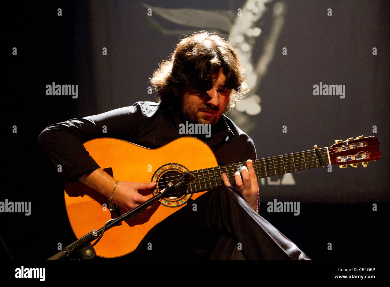 Antonio Rey guitarra flamenca actuando en el Jazz Voyeur Festival 2011 en  Palma de Mallorca España Fotografía de stock - Alamy