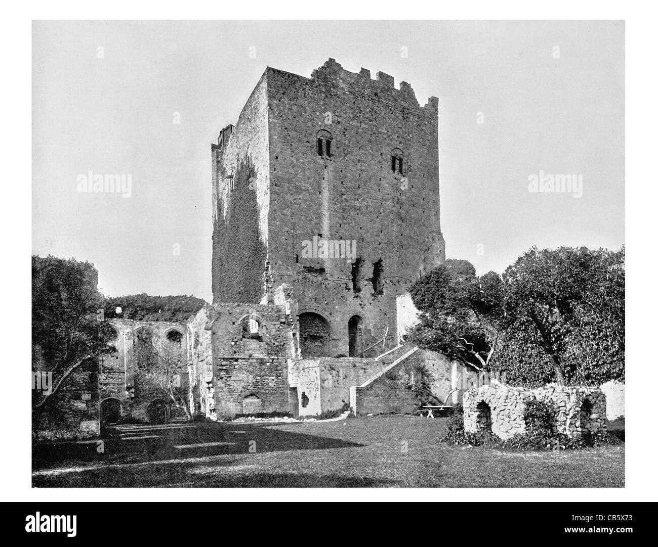 Castillo medieval de Portchester programado el monumento antiguo edificio catalogado de grado I English Heritage Foto de stock