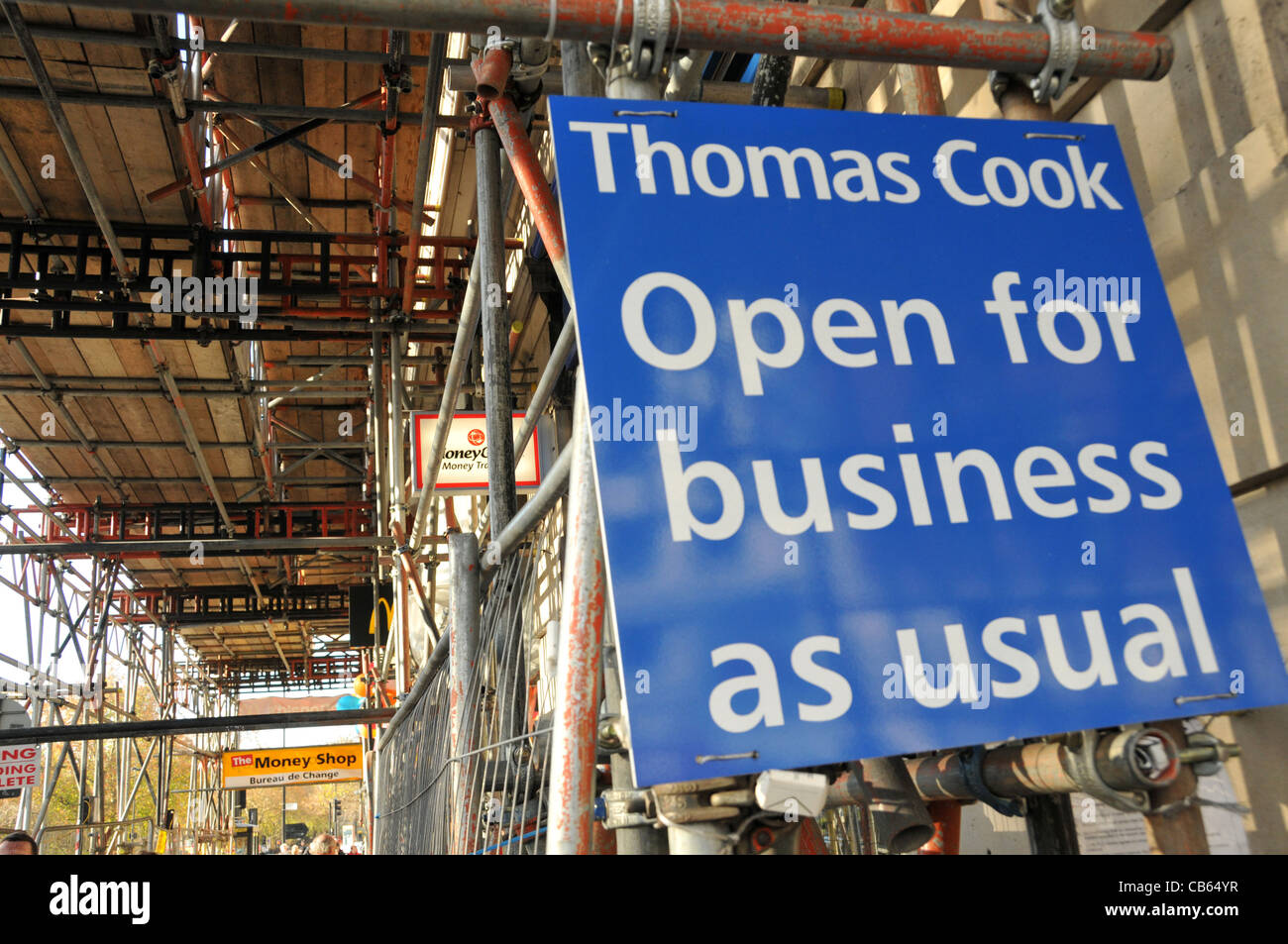 Thomas Cook Travel Agent abierta para negocios como de costumbre dificultades financieras Foto de stock
