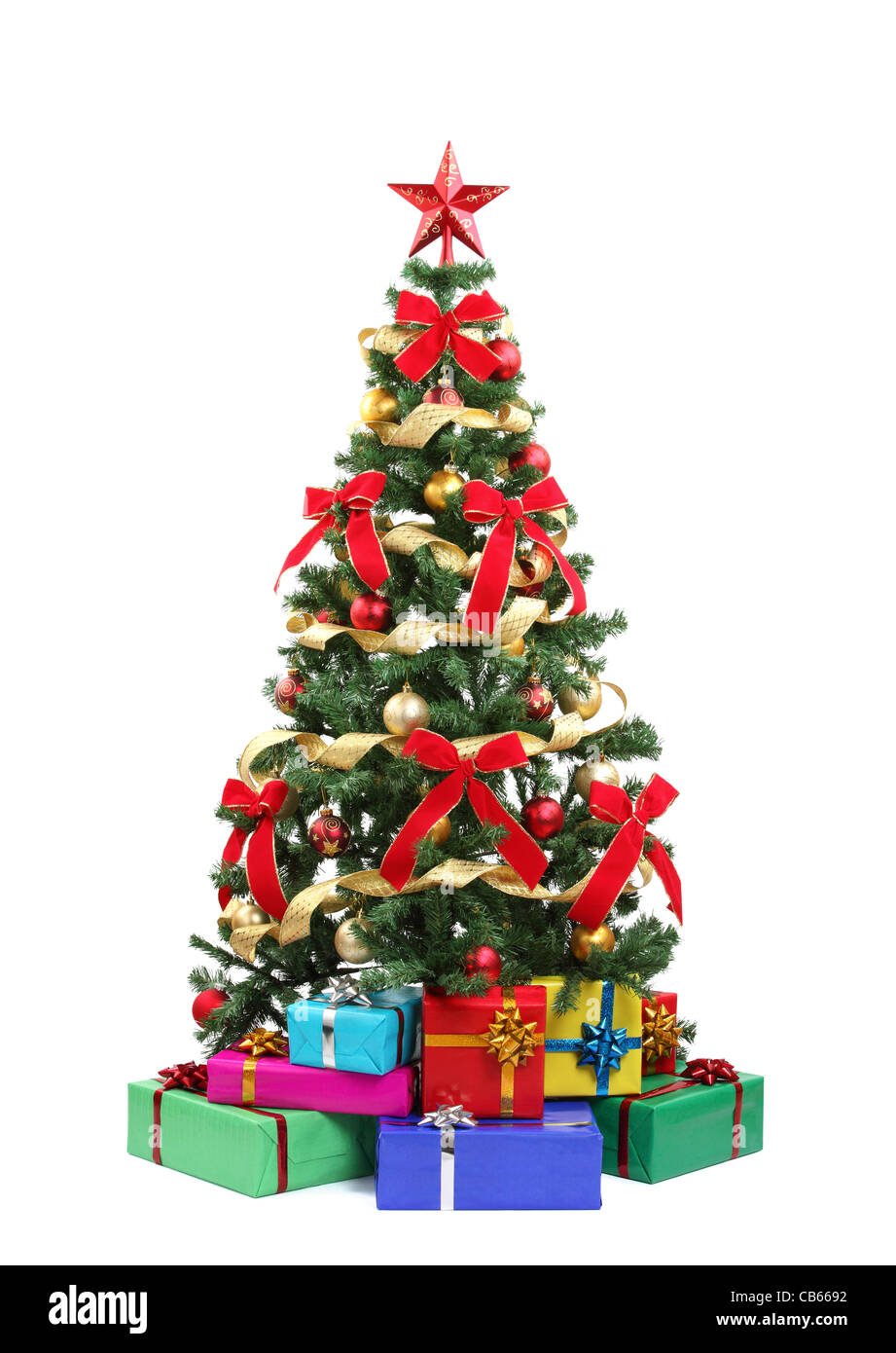 Árbol de Navidad y regalos.aislado en blanco. Foto de stock