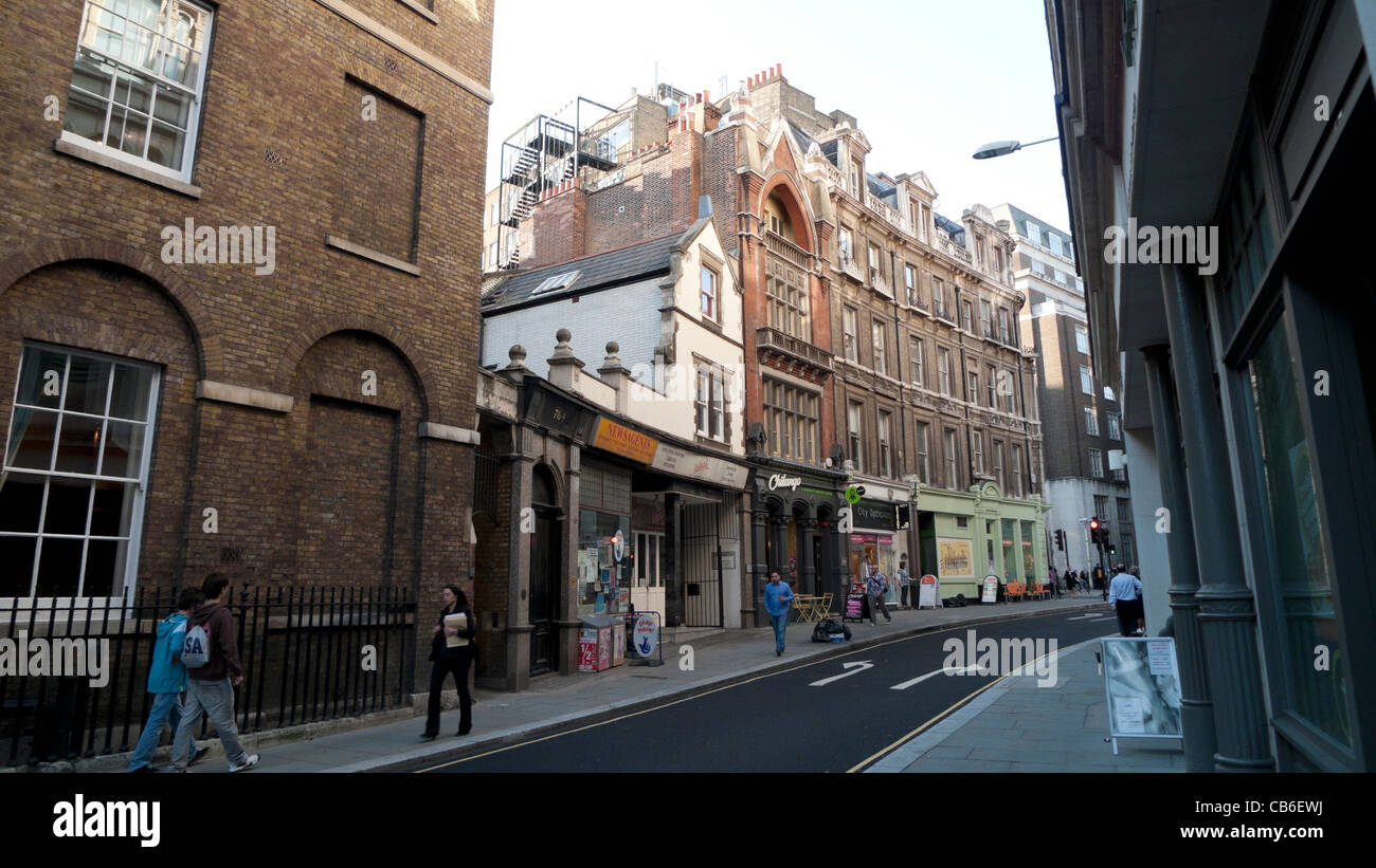 La gente caminando a lo largo de Chancery Lane cerca de holborn, Londres, Inglaterra Foto de stock