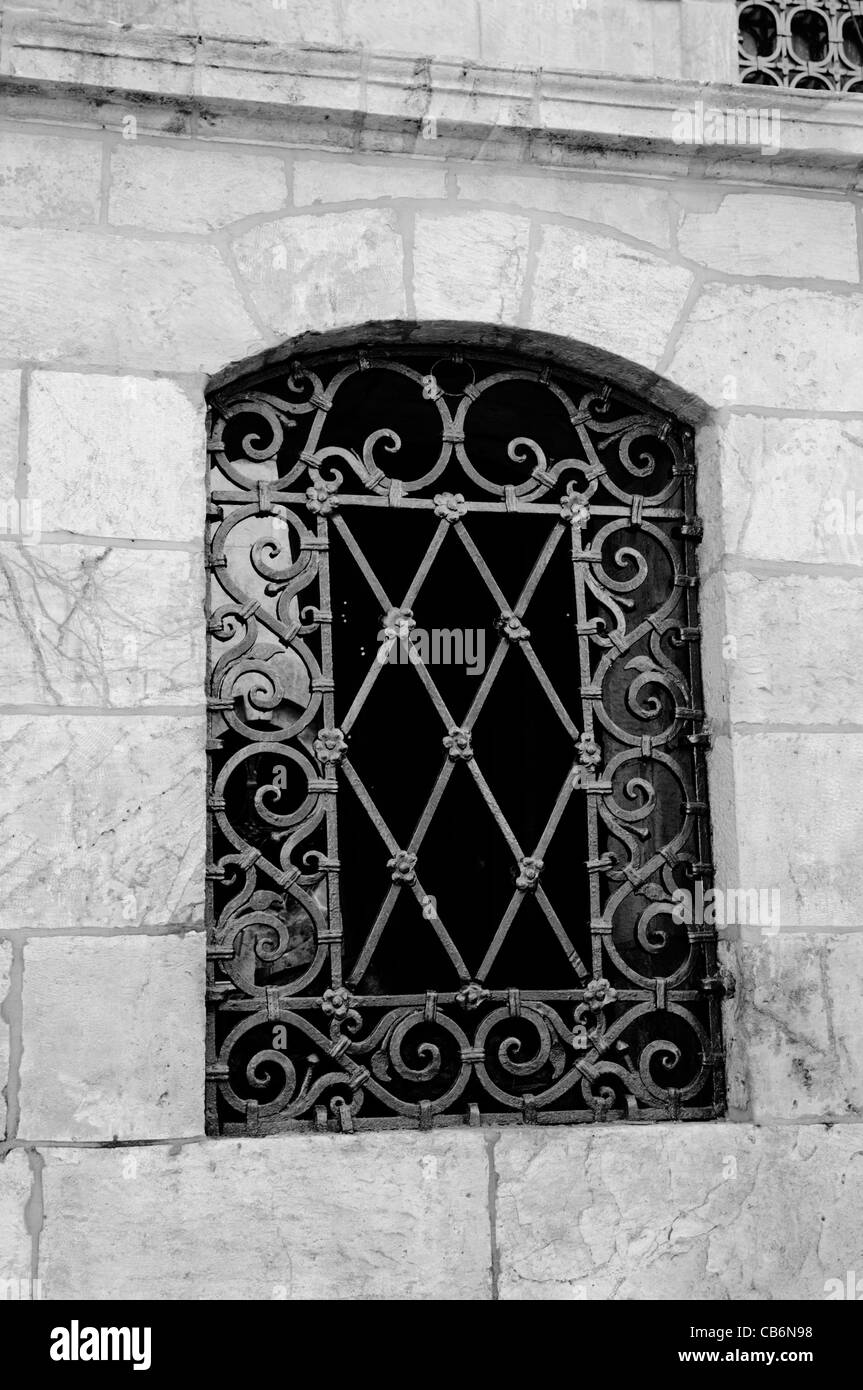 Fragmento del antiguo edificio con ventana, Jerusalén, capital de Israel, Asia, Oriente Medio Foto de stock