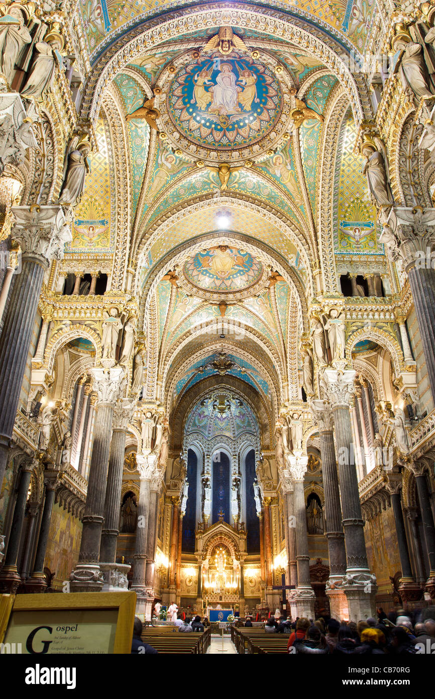 Basílica de Nuestra Señora de Fourvière en Lyon, Francia (la Basílica Notre  Dame de Fourvière Fotografía de stock - Alamy