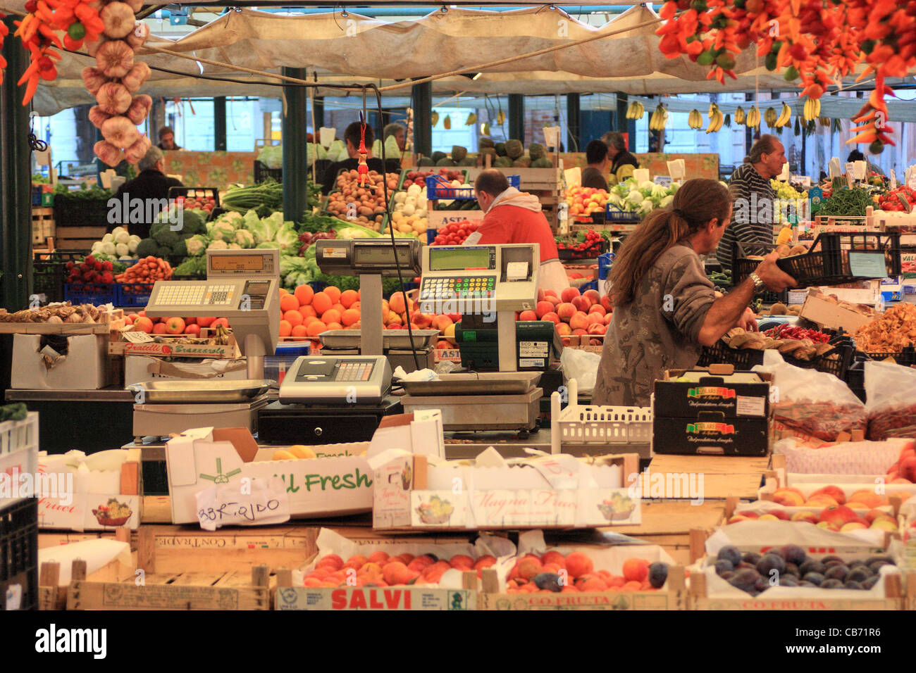 Marcado de fruta de Rialto, Venecia, Italia Foto de stock